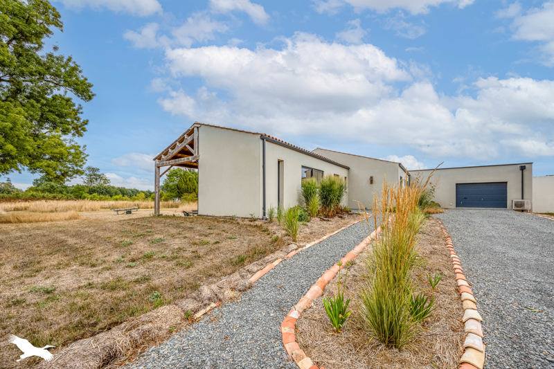 Vente Maison Saint-Pierre-d'Amilly - 6 pièces -150 m² - (17700)