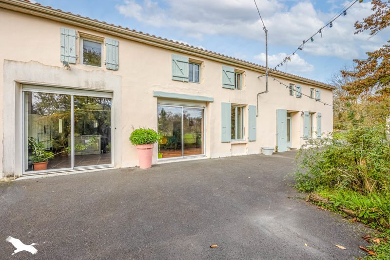 Vente Maison GENOUILLE 17430 8 pièces - 190 m²