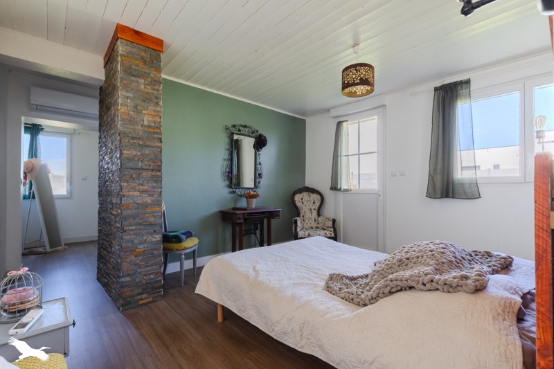 Vente Maison SAVIGNAC DE L ISLE - 7 pièces -184 m² - (33910)