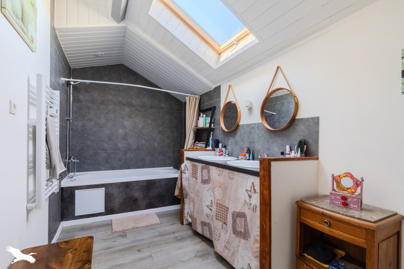 Vente Maison SAVIGNAC DE L ISLE - 7 pièces -184 m² - (33910)