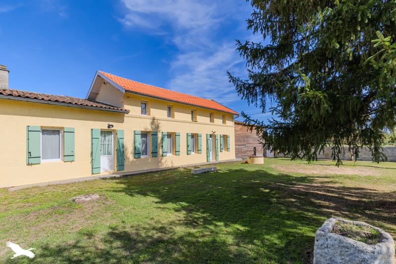 Vente Maison SAVIGNAC DE L ISLE - 7 pièces -184 m² - (33910)