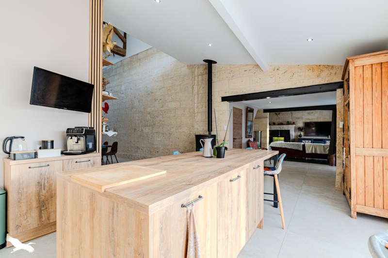 Vente Maison ST DENIS DE PILE - 8 pièces -207 m² - (33910)