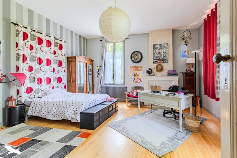 Vente Maison ST DENIS DE PILE - 6 pièces -252,8 m² - (33910)