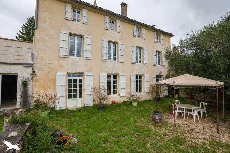 Vente Maison MOSNAC ST SIMEUX - 7 pièces -140 m² - (16120)