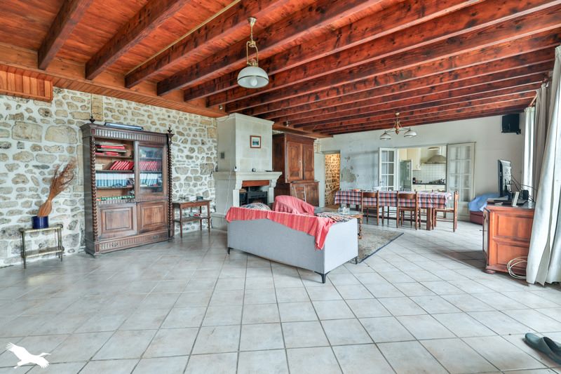 Vente Maison MOSNAC ST SIMEUX - 7 pièces -140 m² - (16120)