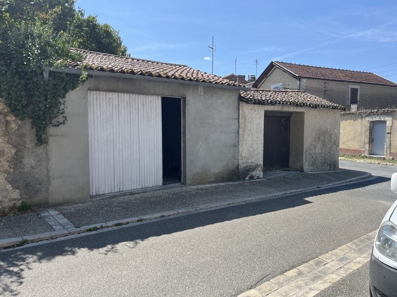 Vente Maison CHATEAUNEUF SUR CHARENTE - 9 pièces -255 m² - (16120)