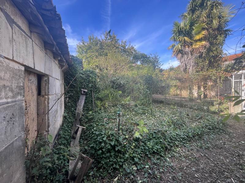 Vente Maison CHATEAUNEUF SUR CHARENTE - 9 pièces -255 m² - (16120)