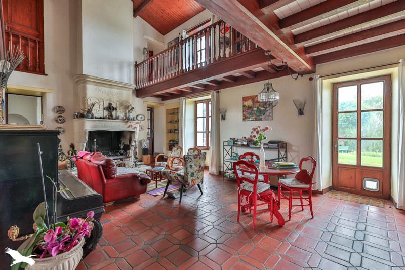 Vente Maison MOSNAC ST SIMEUX - 8 pièces -210 m² - (16120)