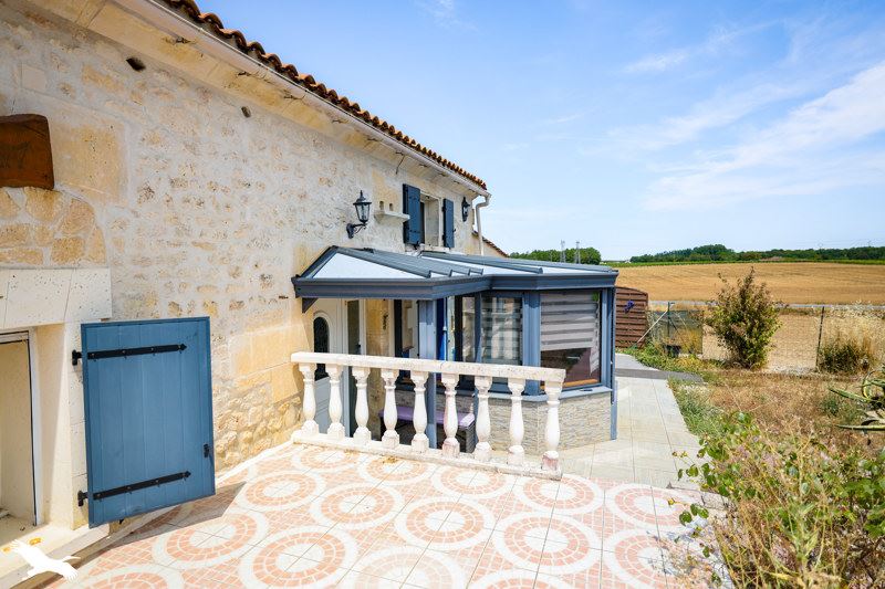 Vente Maison Châteauneuf-sur-Charente - 3 pièces -135 m² - (16120)