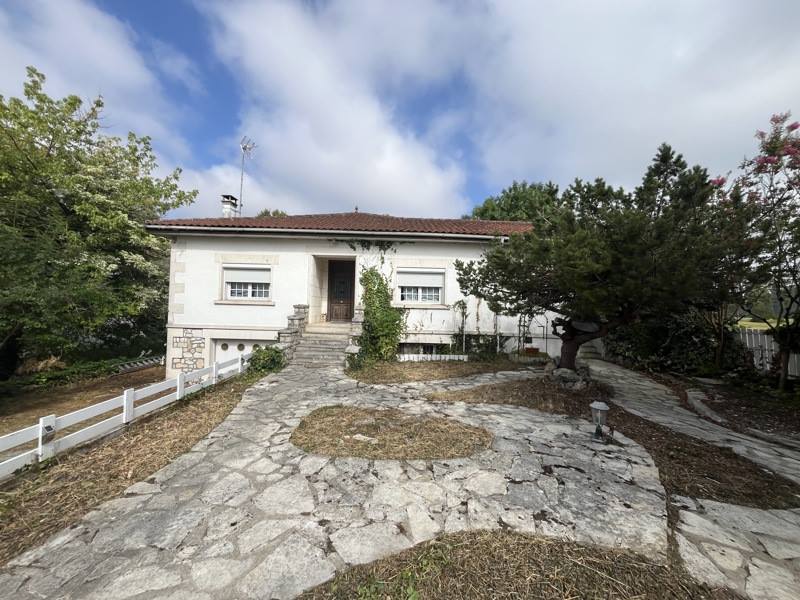 Vente Maison CHATEAUNEUF SUR CHARENTE - 6 pièces -155 m² - (16120)