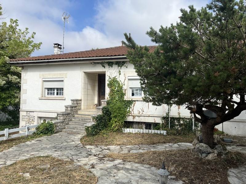 Vente Maison CHATEAUNEUF SUR CHARENTE - 6 pièces -155 m² - (16120)