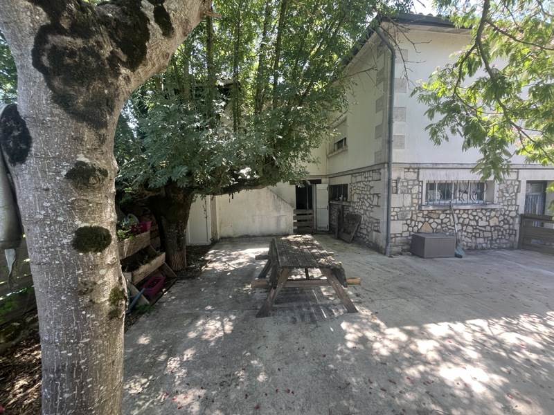 Vente Maison CHATEAUNEUF SUR CHARENTE - 6 pièces -155 m² - (16120)