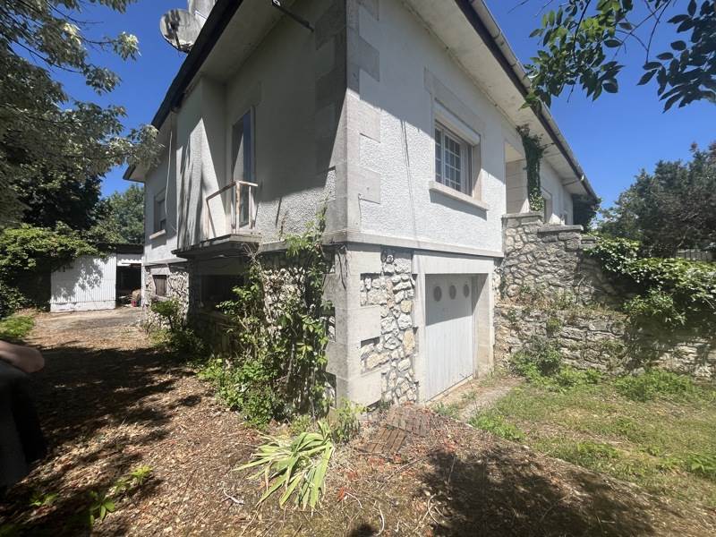 Vente Maison CHATEAUNEUF SUR CHARENTE - 6 pièces -155 m² - (16120)