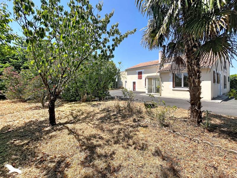 Vente Maison HIERSAC - 6 pièces -113 m² - (16290)