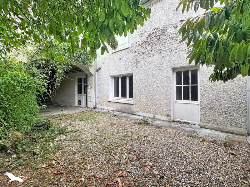 Vente Maison CHATEAUNEUF SUR CHARENTE - 8 pièces -191 m² - (16120)