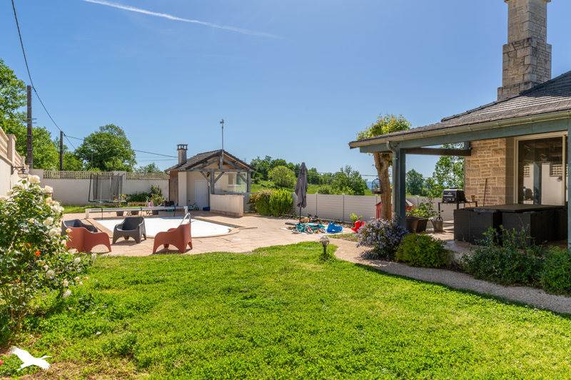 Vente Maison ST AULAIRE - 6 pièces -267 m² - (19130)