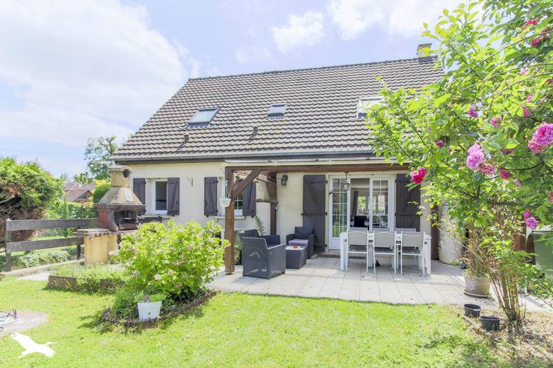 Vente Maison NEAUPHLE LE CHATEAU - 6 pièces -133 m² - (78640)