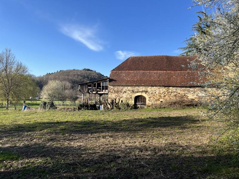 Vente Grange GAGNAC SUR CERE - 2 pièces -200 m² - (46130)