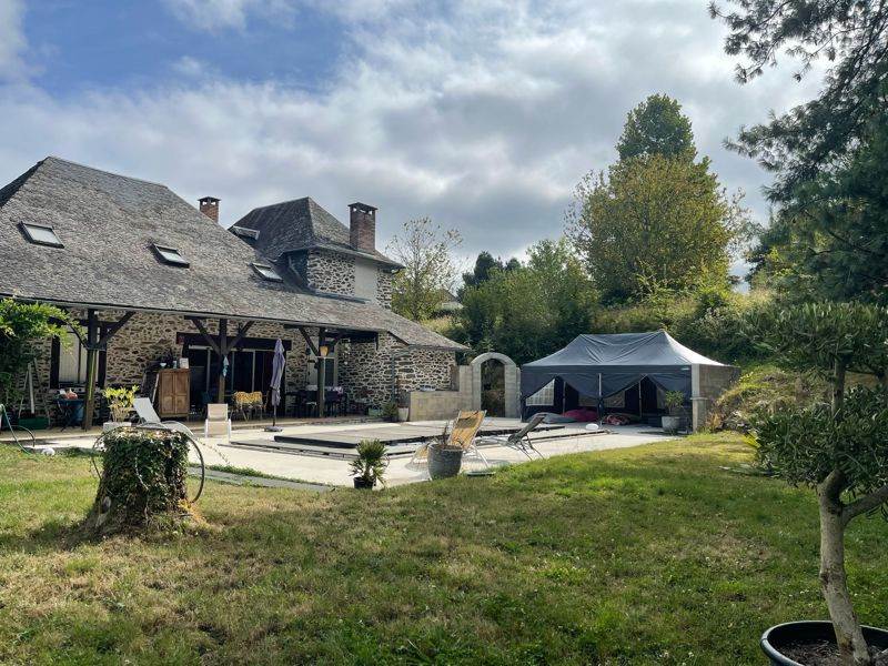 Vente Maison UZERCHE - 6 pièces -211 m² - (19140)