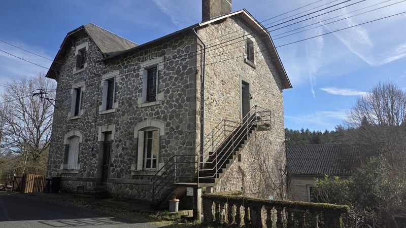 Vente Maison SALON LA TOUR - 7 pièces -230 m² - (19510)
