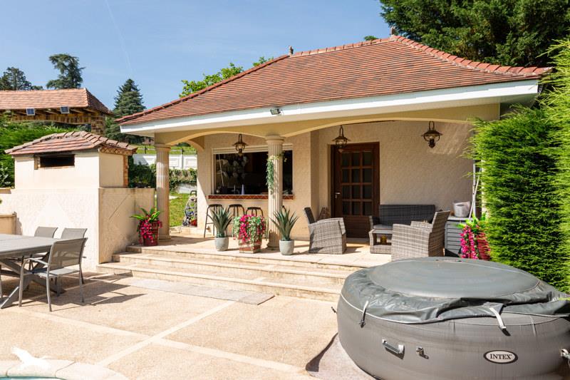 Vente Maison ST YBARD - 8 pièces -280 m² - (19140)