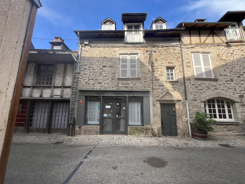 Vente Maison UZERCHE - 9 pièces -240 m² - (19140)