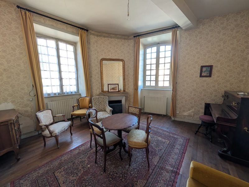 Maison 6 pièces 212 m² · à Uzerche · 212 m² · 119 000 €