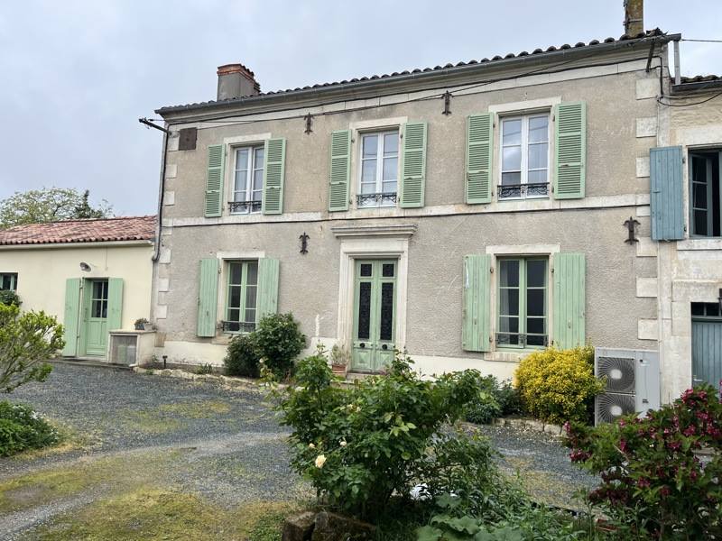 Vente Maison ST HILAIRE LA PALUD - 7 pièces -245 m² - (79210)