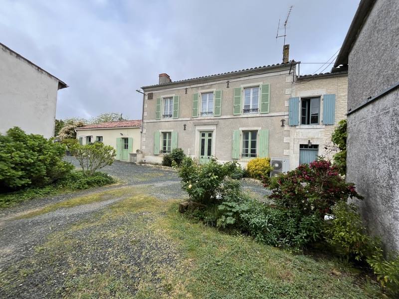 Vente Maison ST HILAIRE LA PALUD - 7 pièces -245 m² - (79210)