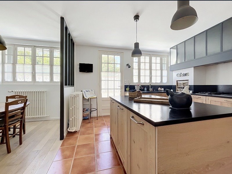Vente Maison CRAM CHABAN - 9 pièces -210 m² - (17170)
