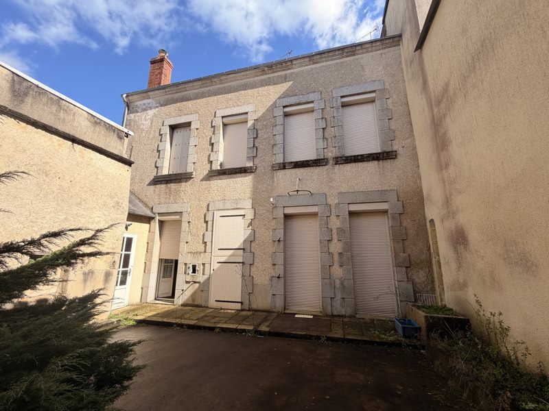 Vente Maison AIGURANDE - 8 pièces -210 m² - (36140)