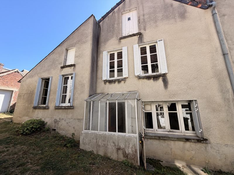 Maison 5 pièces 105 m² · à Chéniers · 105 m² · 35 000 €