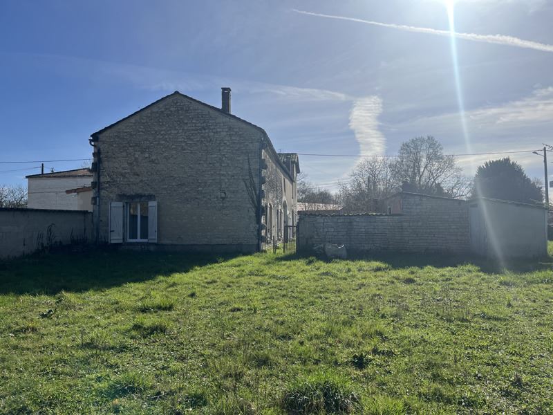 Vente Maison AIGRE - 6 pièces -148 m² - (16140)
