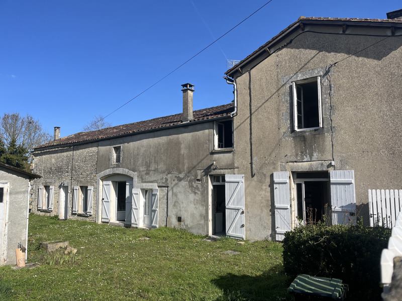 Vente Maison AIGRE - 6 pièces -148 m² - (16140)
