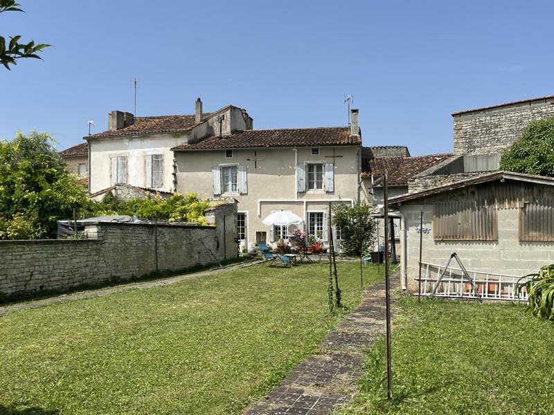 Vente Maison AIGRE - 5 pièces -170,5 m² - (16140)