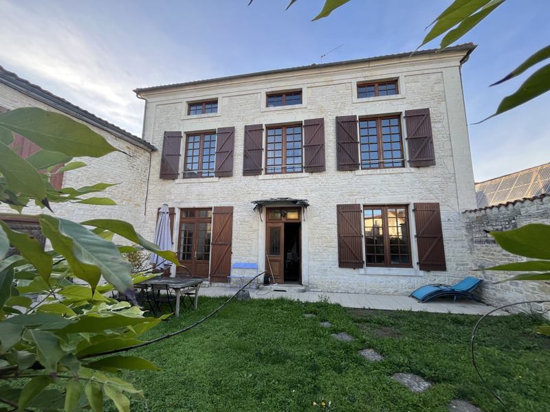 Vente Maison AIGRE - 5 pièces -130 m² - (16140)
