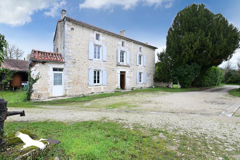 Vente Maison MARSAC - 7 pièces -155 m² - (16570)