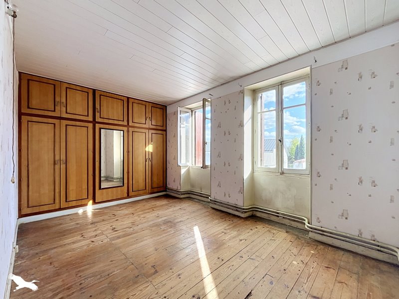 Vente Maison ECHALLAT - 7 pièces -152 m² - (16170)