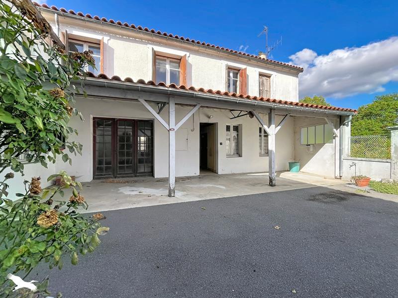 Vente Maison ECHALLAT - 7 pièces -152 m² - (16170)