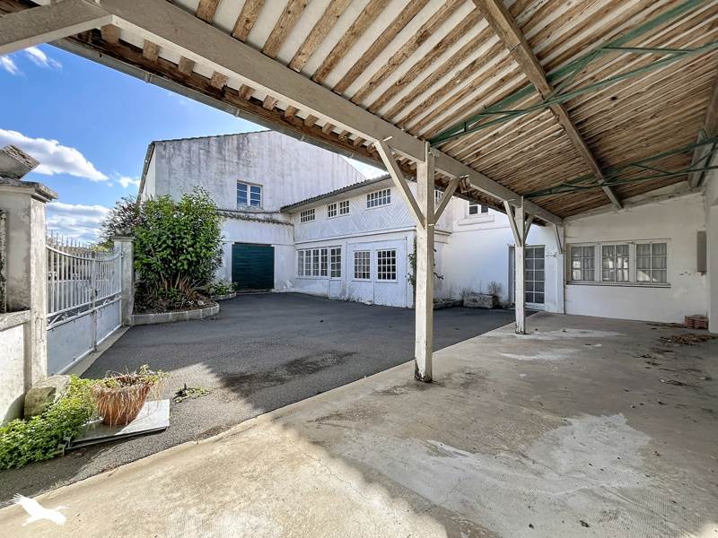 Vente Maison ECHALLAT - 7 pièces -152 m² - (16170)