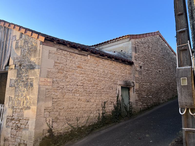Vente Grange ASNIERES SUR NOUERE - 1 pièce -80 m² - (16290)