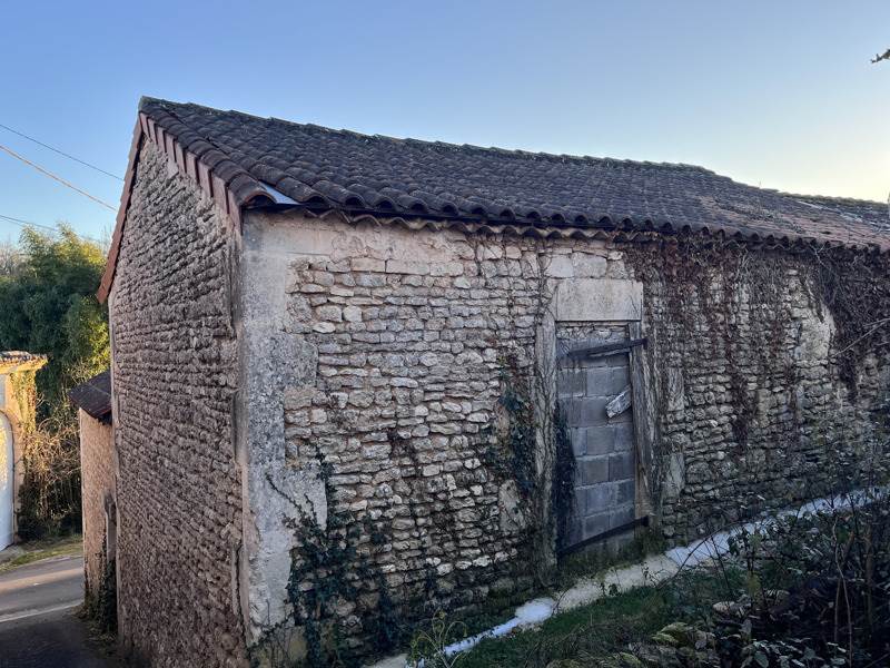 Vente Grange ASNIERES SUR NOUERE - 1 pièce -80 m² - (16290)