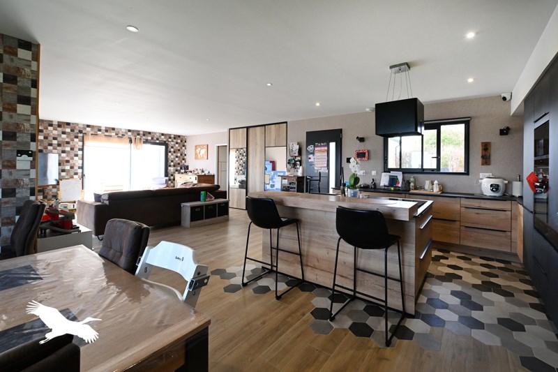 Vente Maison GENAC BIGNAC - 6 pièces -140 m² - (16170)