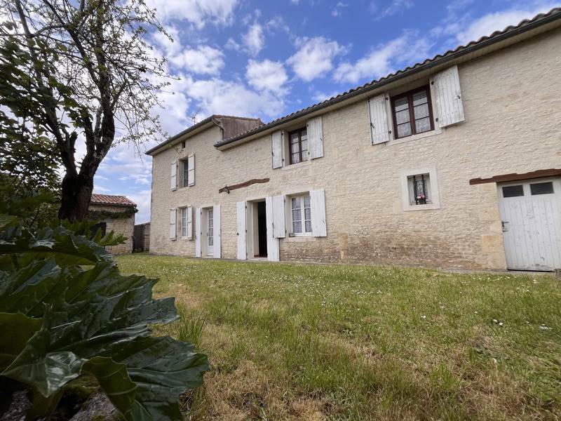 Vente Maison MARCILLAC LANVILLE - 5 pièces -111 m² - (16140)