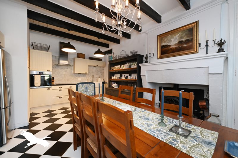 Vente Maison LA CHAPELLE - 7 pièces -172 m² - (16140)