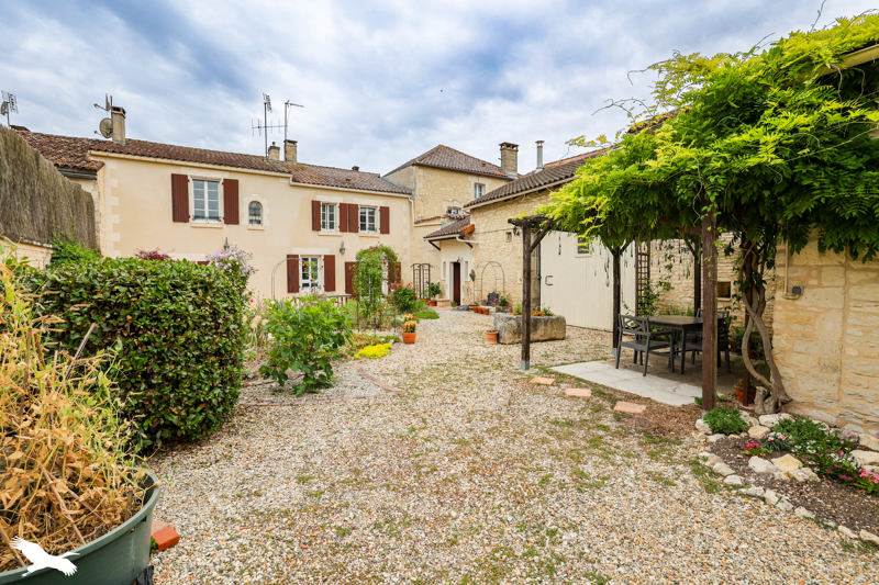 Vente Maison MARCILLAC LANVILLE - 5 pièces -148 m² - (16140)