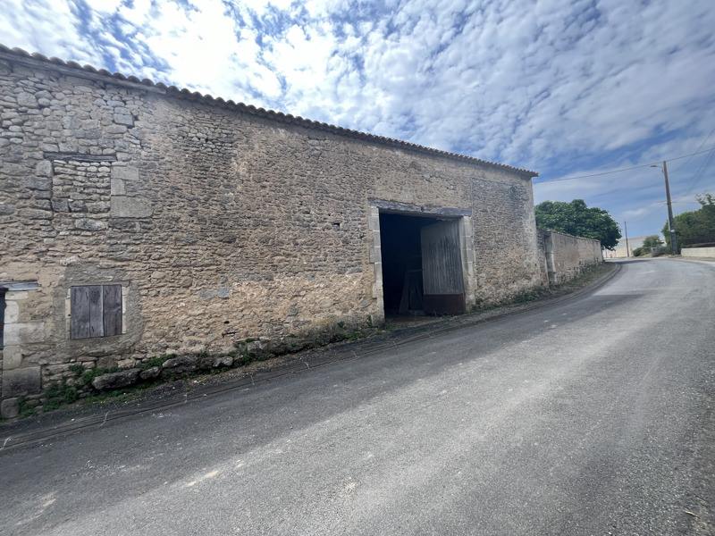 Vente Grange ST GENIS D HIERSAC - 2 pièces -450 m² - (16570)