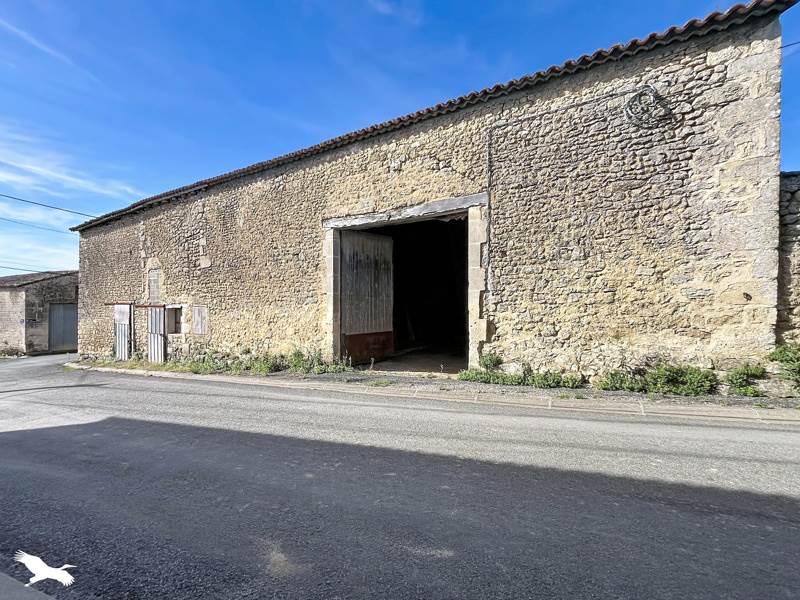 Vente Grange Saint-Genis-d'Hiersac - 2 pièces -450 m² - (16570)