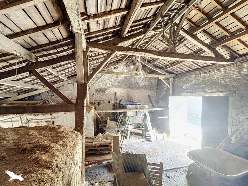 Vente Grange Saint-Genis-d'Hiersac - 2 pièces -450 m² - (16570)