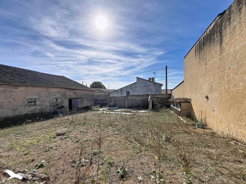 Vente Grange Saint-Genis-d'Hiersac - 2 pièces -450 m² - (16570)